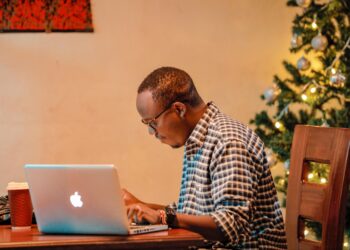 ‘Christmas Love’ Review: A Simple Story with No Organic Emotions