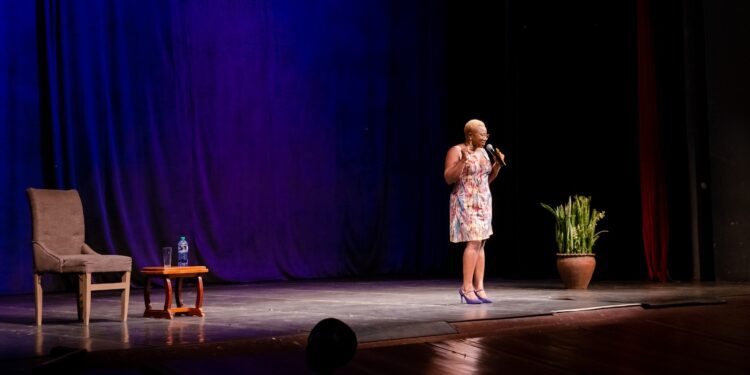 ‘Mama’s Mirror’ Review: Zippy Okoth Revisits Memories of Her Mother In One Woman Show